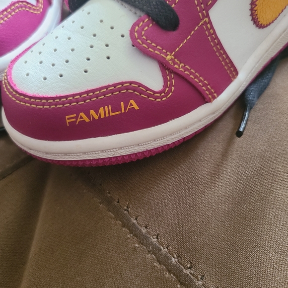 Kids Jordan Familia Size 9C - Picture 8 of 9